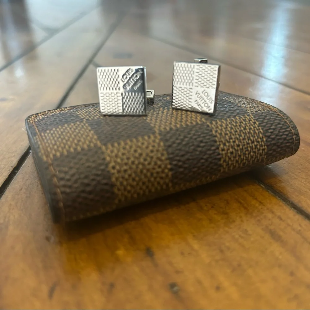 Louis Vuitton Mens handcuff links with case - Picture 4 of 7